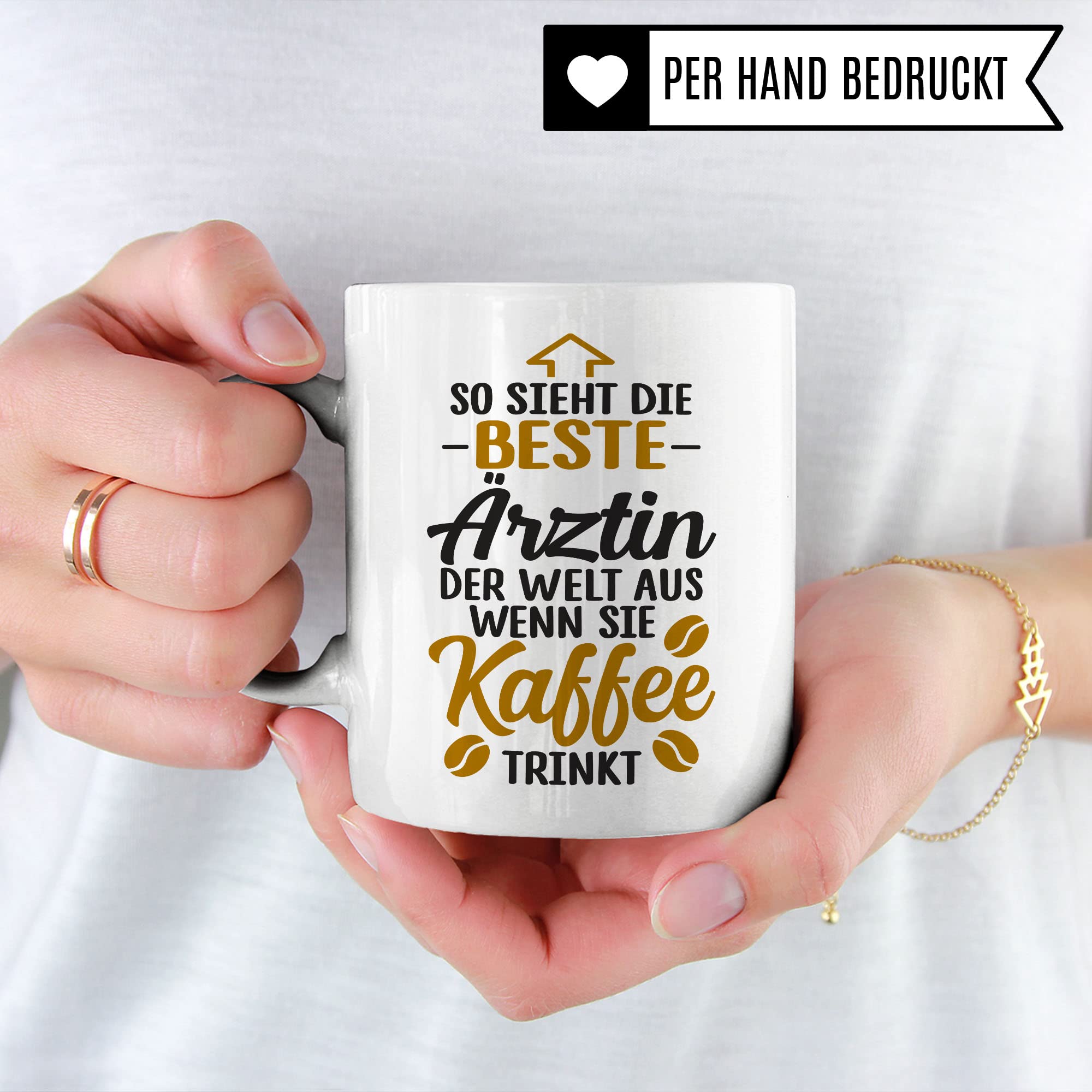 Ärztin Tasse, So sieht die beste Ärztin der Welt aus wenn sie Kaffee trinkt, Ärztin Geschenk Dankeschön Promotion Tasse schöner Spruch schönes Motiv Kaffeetasse Arzt Beruf, Geschenk für die besten Ärztin