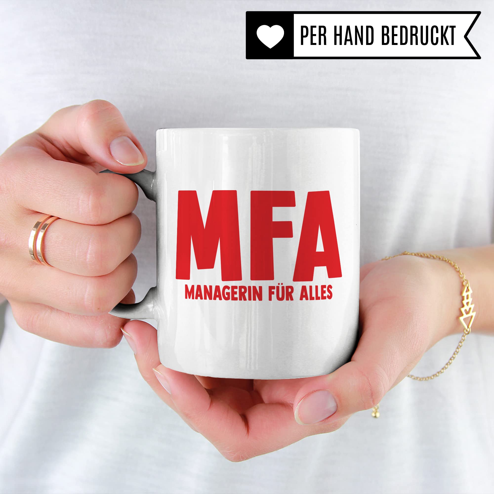 MFA Tasse, MFA - Managerin für alles, Krankenschwester Geschenk Arzthelferin Medizinische Fachangestellte Arzthelferin Kaffee-Becher Medizin Gesundheit