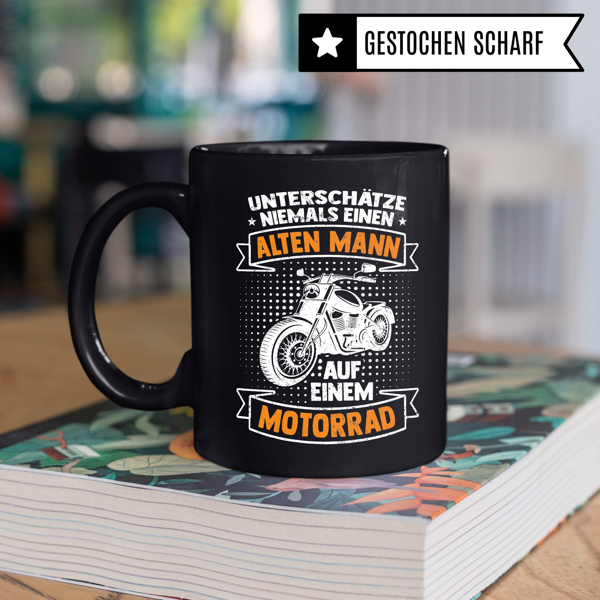 Motorrad Tasse, Unterschätze niemals einen alten Mann auf einem Motorrad, Biker Geschenk Spruch lustig Motiv Geschenkidee Kaffeetasse Motorradfahrer Männer Kaffeebecher