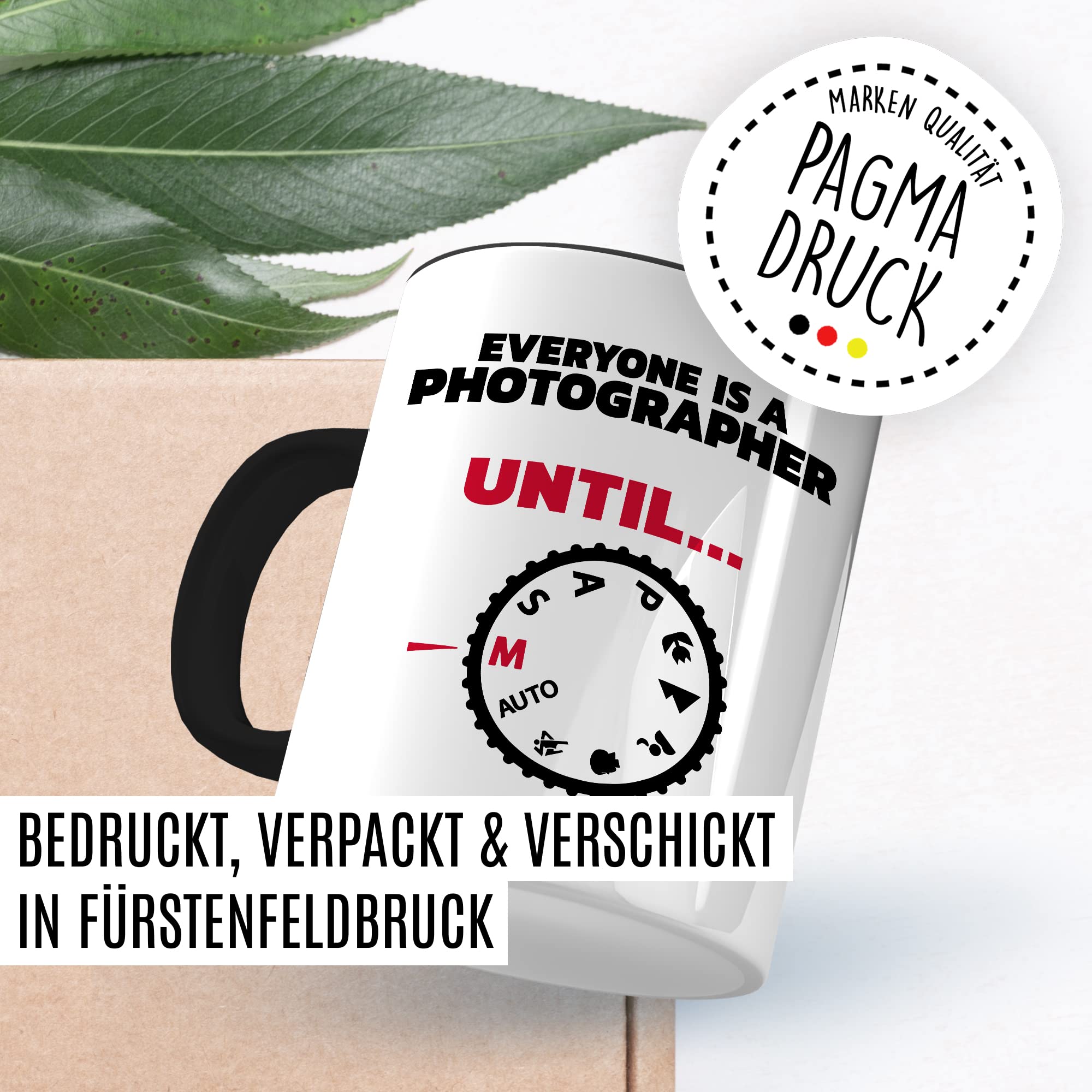 Tasse Fotograf Geschenk, Everyone is a photographer - Until … Geschenkidee Kameramann Kaffee-Becher Kaffeetasse Tasse mit Spruch Kamera fotografieren Objektiv