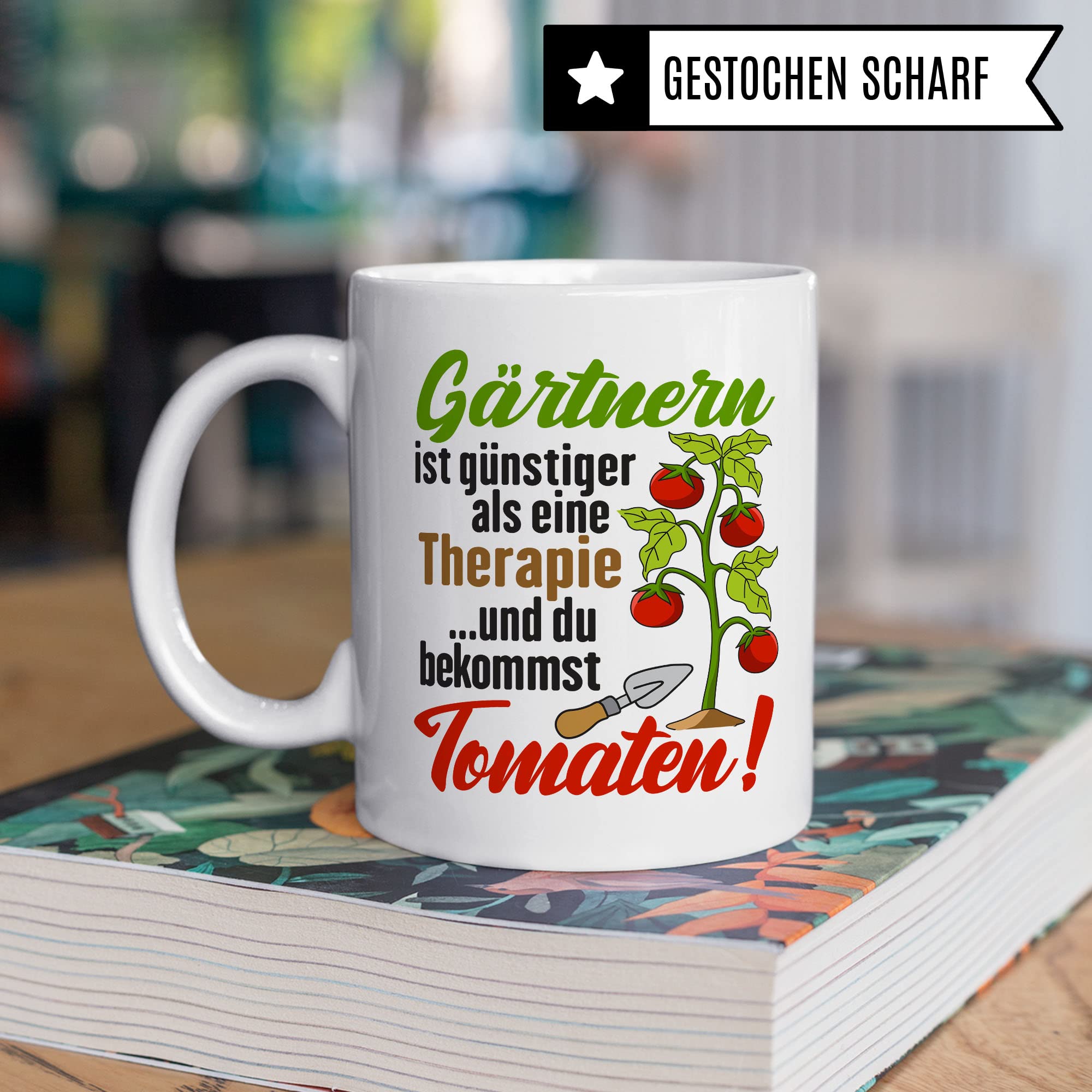 Garten Tasse, Gärtnern ist günstiger als eine Therapie - ...und du bekommst Tomaten!, Geschenk Gartenliebhaber Garten-Motiv Kaffeebecher Hobby-Gärtner Hobby-Gärtnerin, Tomaten-Pflanzen-Motiv Kaffeetasse