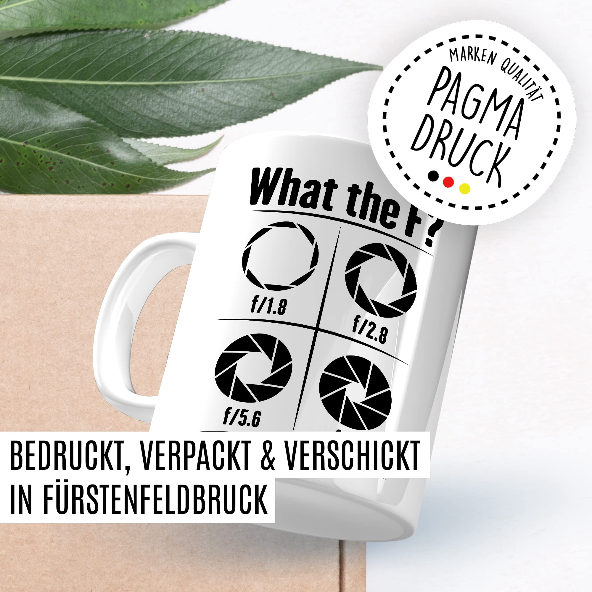 Tasse Kamera Geschenk, What the F? Geschenkidee Fotograf Kaffee-Becher Kaffeetasse Tasse mit Spruch lustig Blende Kameralinse Fotografin Videograf Kamera fotografieren