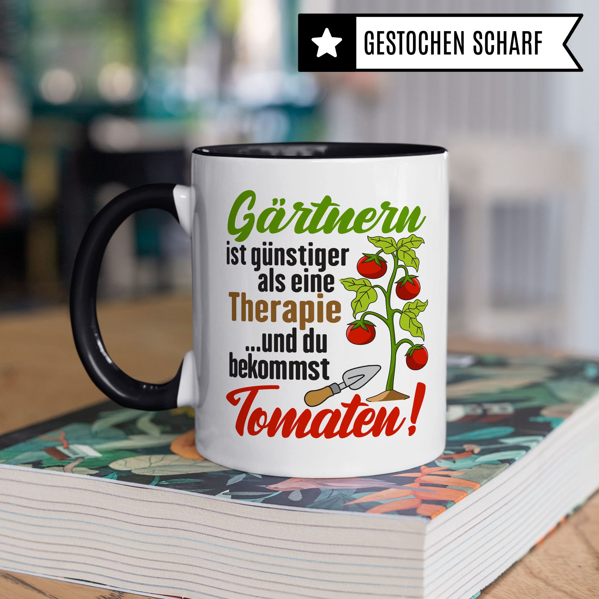 Garten Tasse, Gärtnern ist günstiger als eine Therapie - ...und du bekommst Tomaten!, Geschenk Gartenliebhaber Garten-Motiv Kaffeebecher Hobby-Gärtner Hobby-Gärtnerin, Tomaten-Pflanzen-Motiv Kaffeetasse