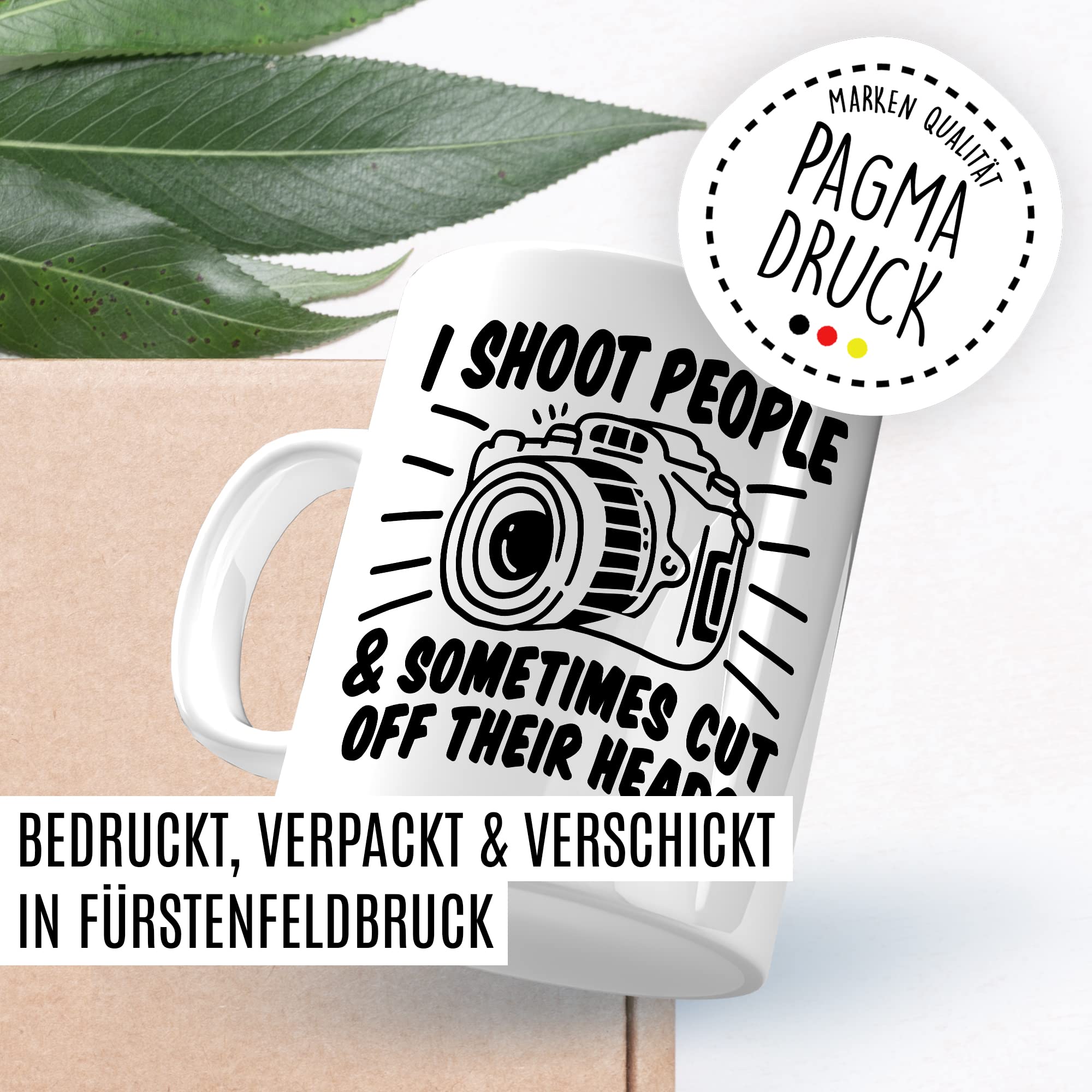 Tasse Fotograf Geschenk, I shoot people and sometimes i cut off their Heads Geschenkidee Kameramann Kaffee-Becher Kaffeetasse Tasse mit Spruch lustig Kamera Fotoapperat