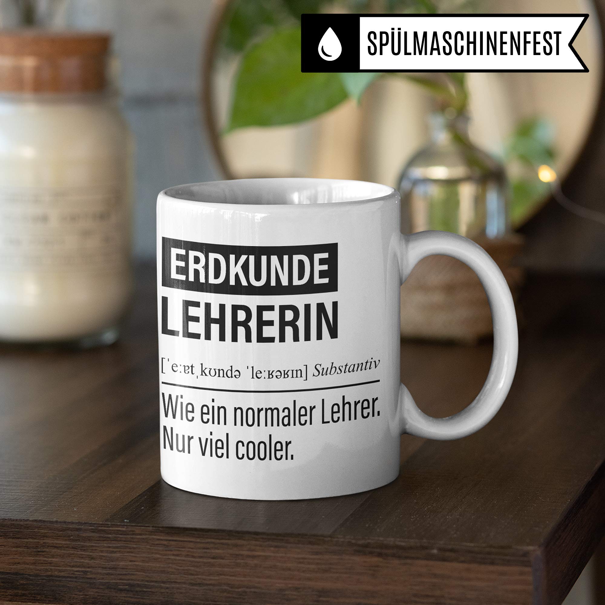 Erdkundelehrerin Tasse, Geschenk für Erdkunde Lehrerin, Kaffeetasse Geschenkidee Lehrerin, Kaffeebecher Lehramt Schule Erdkunde Unterricht Witz