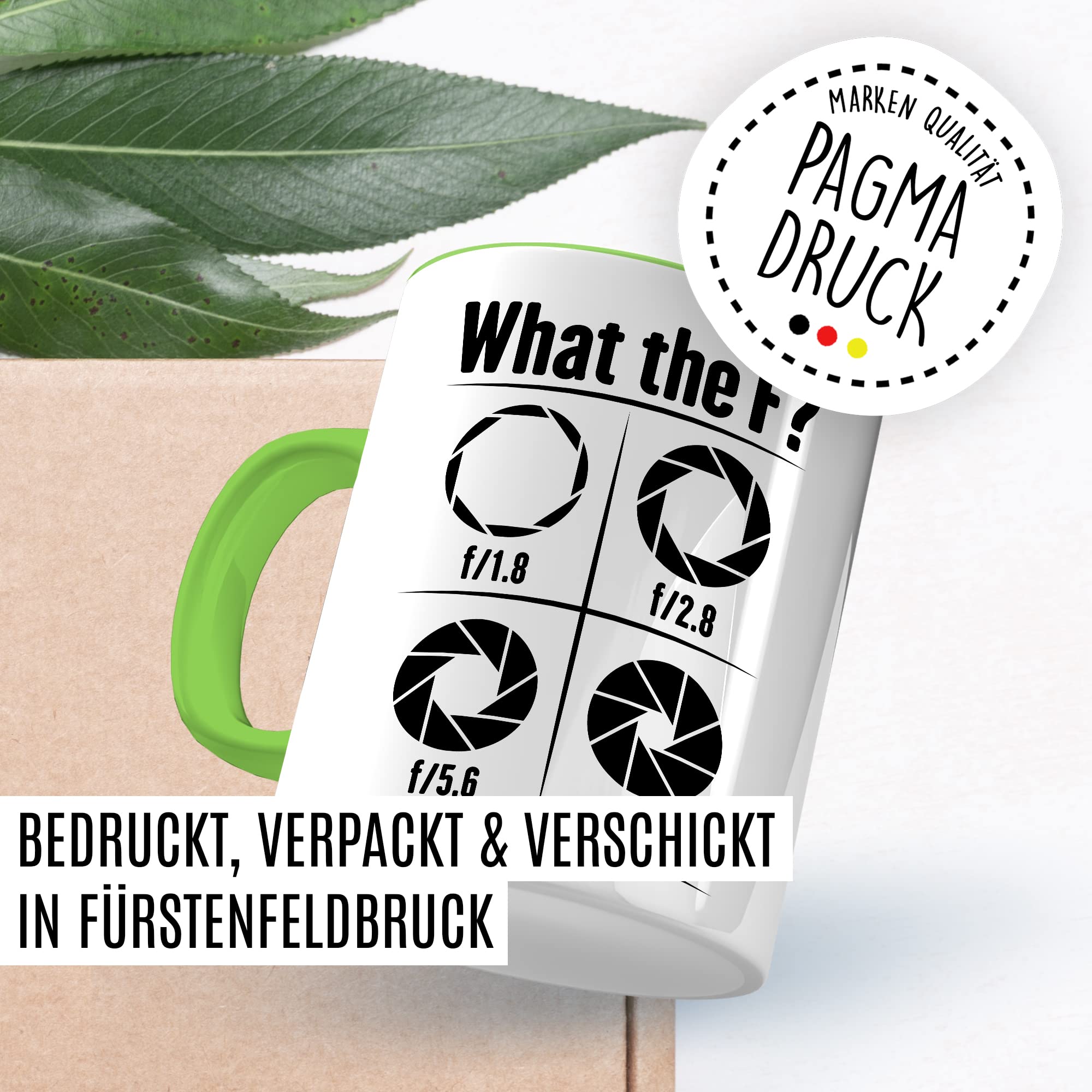 Tasse Kamera Geschenk, What the F? Geschenkidee Fotograf Kaffee-Becher Kaffeetasse Tasse mit Spruch lustig Blende Kameralinse Fotografin Videograf Kamera fotografieren