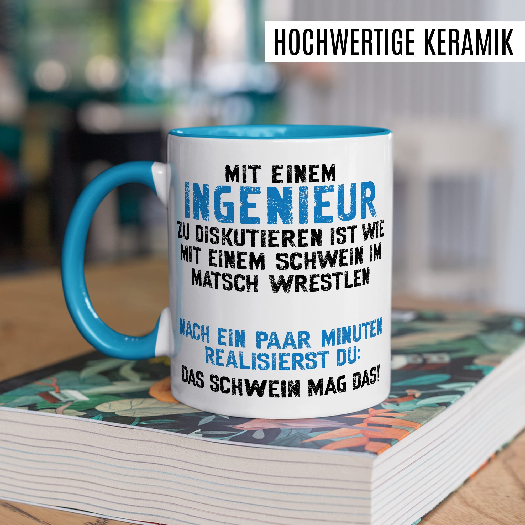 Tasse Ingenieur, Mit einem Ingenieur zu diskutieren ist wie mit einem Schwein im Matsch zu wrestlen Geschenkidee Geschenk Kaffeetasse mit Spruch lustig Kaffee-Becher Technik